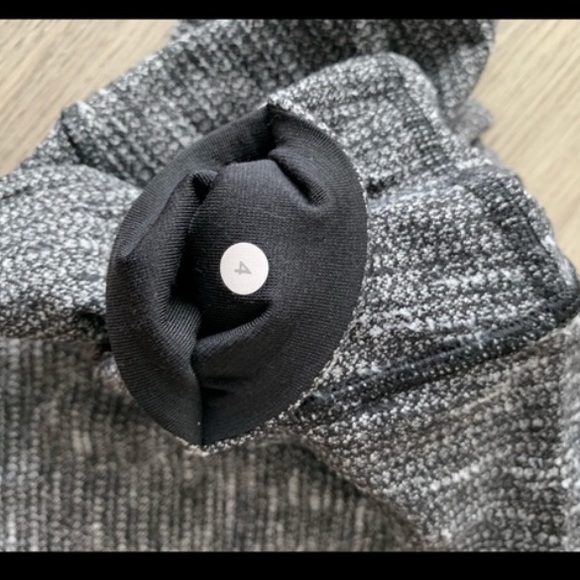 Lululemon leggings yoga pants - Picture 3 of 4